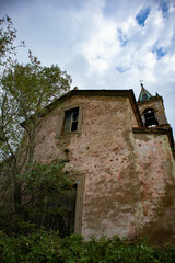 Fototapeta na wymiar Abandonded church, Emilia Romagna