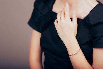Hand Model Wearing a Tennis Bracelet Piece of Jewelry - obrazy, fototapety, plakaty