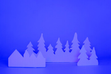 Obraz premium Futuristic modern abstract happy New Year 2022, Merry Chrstmas concept. Pine tree from paper on neon bright violet blue background, copy space, banner for your site, invitation, flyer