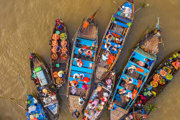 Cai Rang Floating Market in the morning seen from above is very bustling, bustling with sellers and...