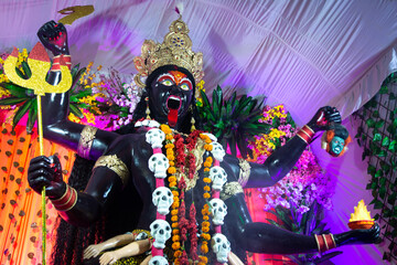 Fototapeta na wymiar Idol of hindu goddess kali during navratri festival