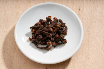 Detailed and large close up shot of cloves on a small plate
