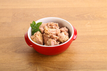 Canned tuna fish with oil