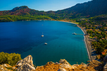 Obraz premium AMOS, MARMARIS, TURKEY: Landscape of Marmaris Kumlubuk beach from Amos Ancient city.