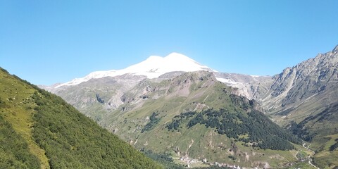 Fototapeta premium view of the mountains