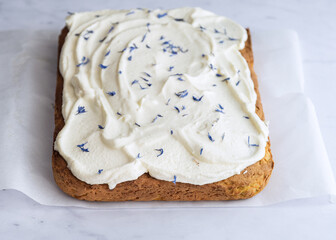 Schwedischer Karottenkuchen mit Frischkäsecreme