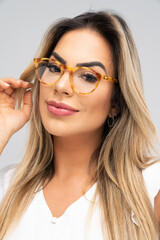 Fototapeta premium sunglasses, woman, fashion, glasses, beauty, face, model, hair, people, lady, person, glamour, summer, lips, teen, one, smile, brunette, studio, style, eyes, stylish, black, elegance, looking