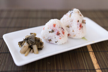 梅おにぎりと岐阜名物すんき