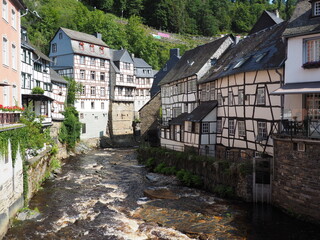 Fototapeta na wymiar Monschau – Stadt und Burg an der Rur in der Eifel