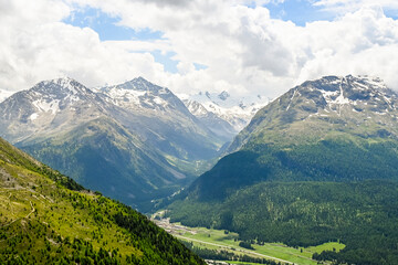 Fototapeta na wymiar Pontresina, St. Moritz, Muottas Muragl, Val Roseg, Val Bernina, Piz Bernina, Alpen, Engadin, Oberengadin, Rosatschgruppe, Graubünden, Sommer, Schweiz