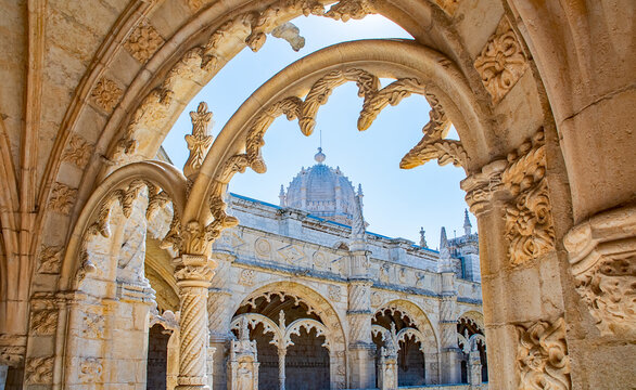 Innenhof Kreuzgang Kloster der Hieronymiten Mosteiro dos Jer&oacute;nimos Belem Lissabon, Portugal  Juwel portugiesischer Baukunst  