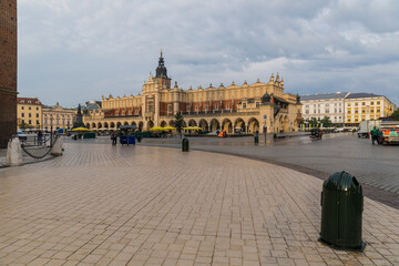 Fototapeta na wymiar Krakow cloth halls on the main square (sukiennice).