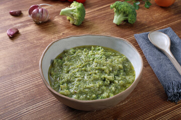 zuppa rustica di broccoli