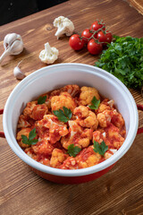 cavolfiore in salsa di pomodoro