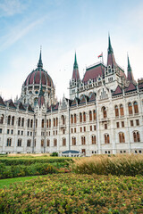 Fototapeta na wymiar Angolo del Parlamento di Budapest