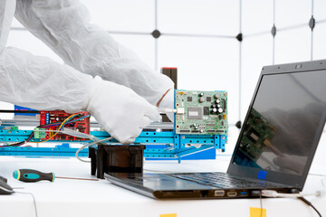 Precision instrument for photo-optical research in the laboratory of quantum physics