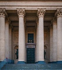 Obraz premium detail of the facade of a building / Columns
