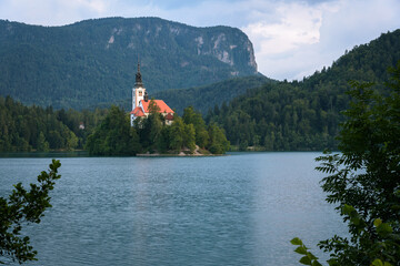 Fototapeta premium Beautiful mountain lake with Pilgrimage Church of the Assumption of Mary on a small island in summer, Bled, Slovenia
