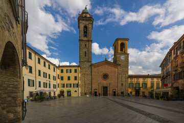 Fototapeta na wymiar Piazza Duomo