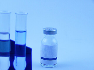 tubos de ensayo con medicina