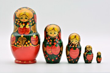 Conjunto de muñecas tradicionales rusas hechas de madera, matrioskas