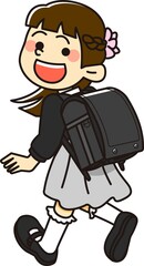 黒いランドセルを背負う小学生の女の子