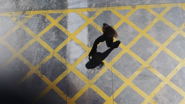 Dancing cray cray free flowing at parking spot Barcelona