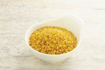 Raw bulgur in the bowl