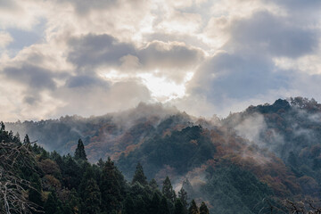 秋の横蔵寺の山々