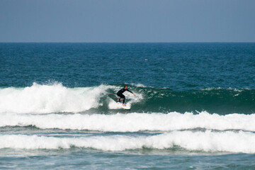 Fototapeta na wymiar surfing rodiles
