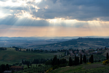 tuscany_village_sky_sun_light