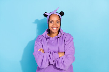 Photo of young attractive black girl confident cool folded hands smart pin up hairband isolated over blue color background