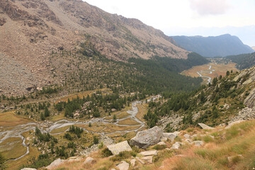 Fototapeta na wymiar Blick in das Valle di Preda Rossa unterhalb des Monte Disgrazia (Bernina-Alpen)