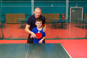 coach teaches the Igart and table tennis. practice of the blow in table tennis