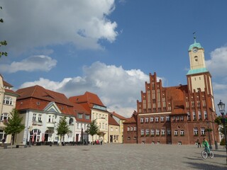 Fototapeta premium Square with historical buildings in Wittstock, Federal State Brandenburg, Germany, on the left the town hall Platz mit historischen Gebäuden in Wittstock, Bundesland Brandenburg, Deutschland, links d