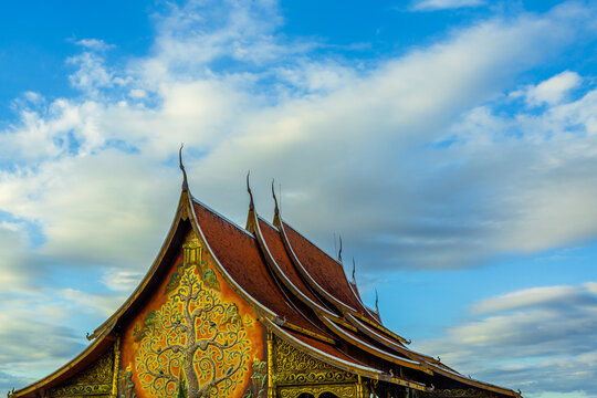 Thais bring families to visit Sirinthorn Wararam Phupha Temple (Wat Phu Phrao) in the evening