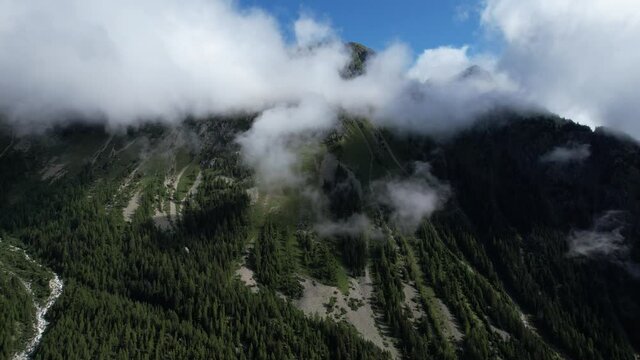 Vue a&eacute;rienne par drone du Val Claret en &eacute;t&eacute;, Suisse