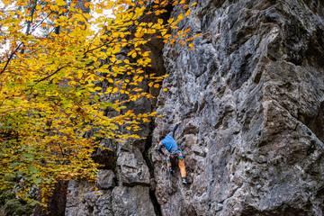 Trentino, arrampicata in palestra di roccia