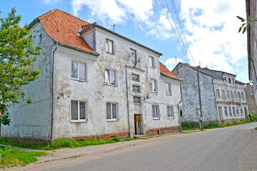 Fototapeta na wymiar Old German-built residential buildings on Zavodskaya Street. Polessk, Kaliningrad region
