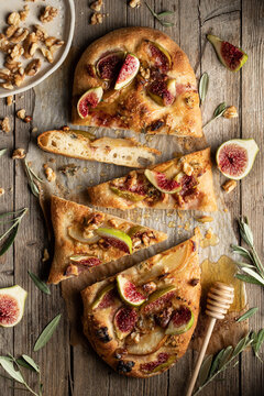 Delicious baked flatbread with figs