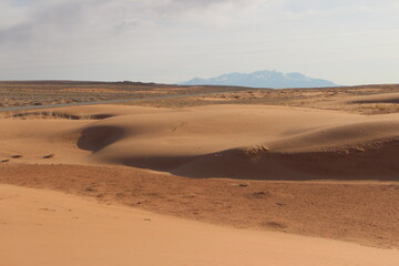 Fototapeta na wymiar sand dunes and the Henry mountains utah