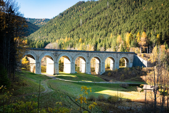 Unteres Adlitzgraben Viadukt der Semmeringbahn. Bekanntes Bauwerk am Semmering in Nieder&ouml;sterreich.