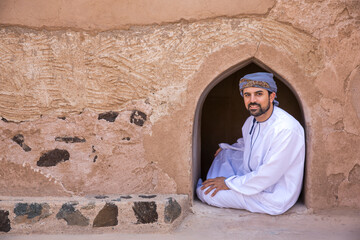 omani man in traditional outfit in an old house - obrazy, fototapety, plakaty