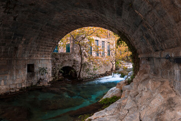 Fototapeta na wymiar the river inside the small town of Livadia 