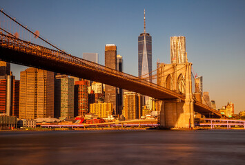 Obraz na płótnie Canvas Brooklyn Bridge and the One World Trade Center