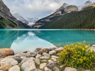 The torquoise water at Lake Louise in Alberta