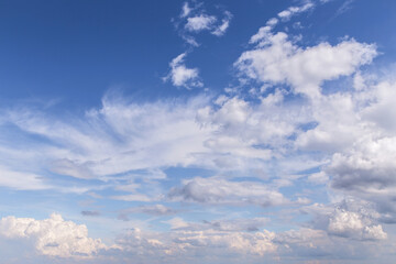 Obraz premium Blue sky with beautiful white cirrus and cumulus clouds in sunlight background texture