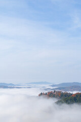 雲海と紅葉が美しい天空の城　備中松山城