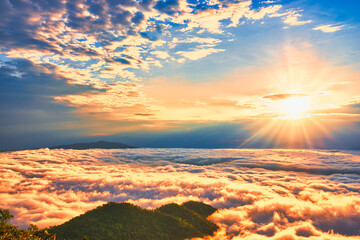 日の出の津別峠・雲海風景