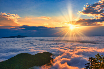 日の出の津別峠・雲海風景